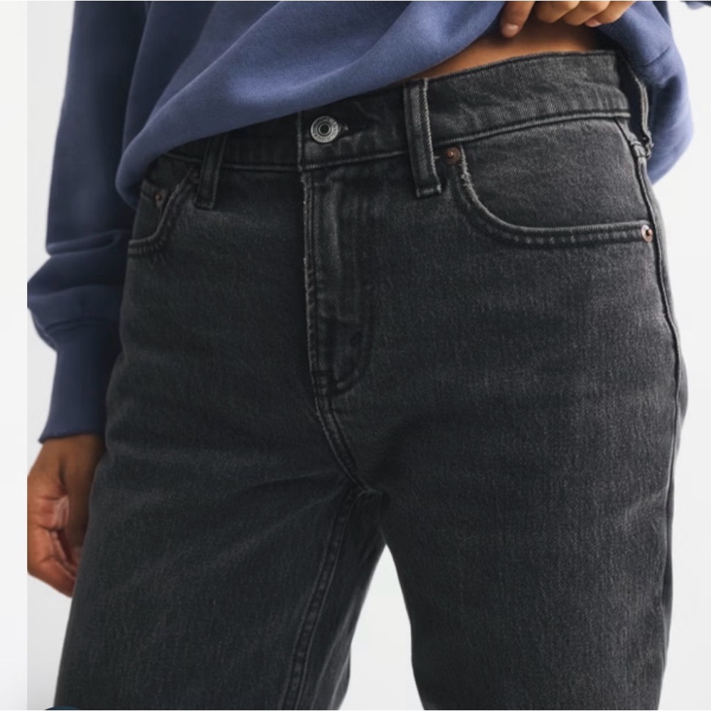 Abercrombie  Mid Rise 90s Straight Jean